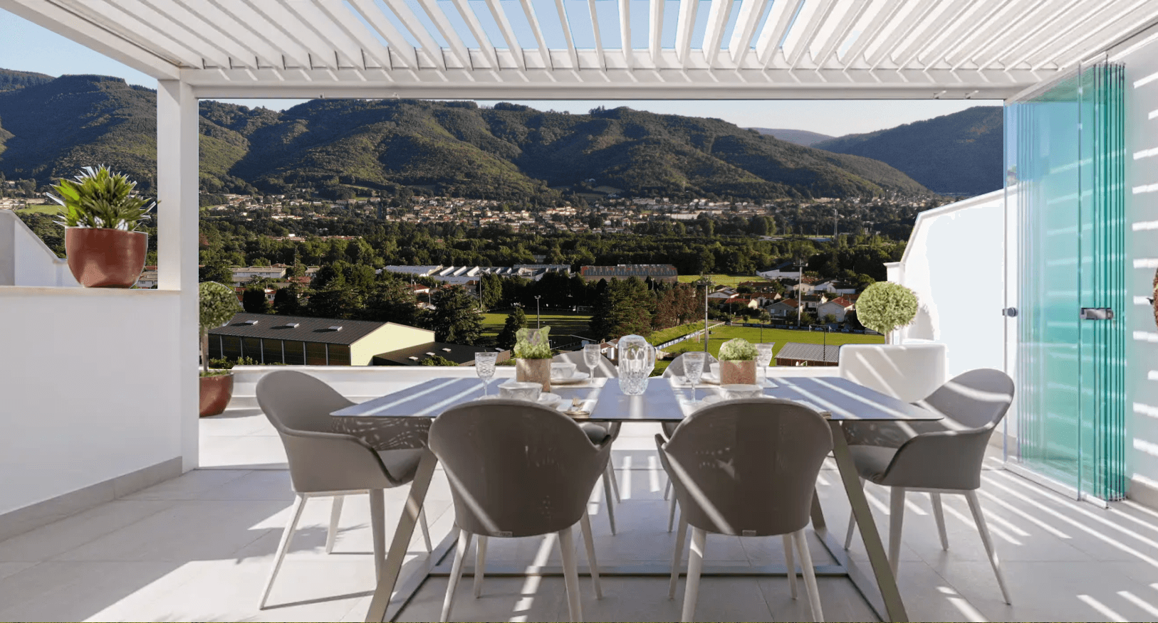 Vue depuis les terrasses du Cabirol sur la Montagne Noire